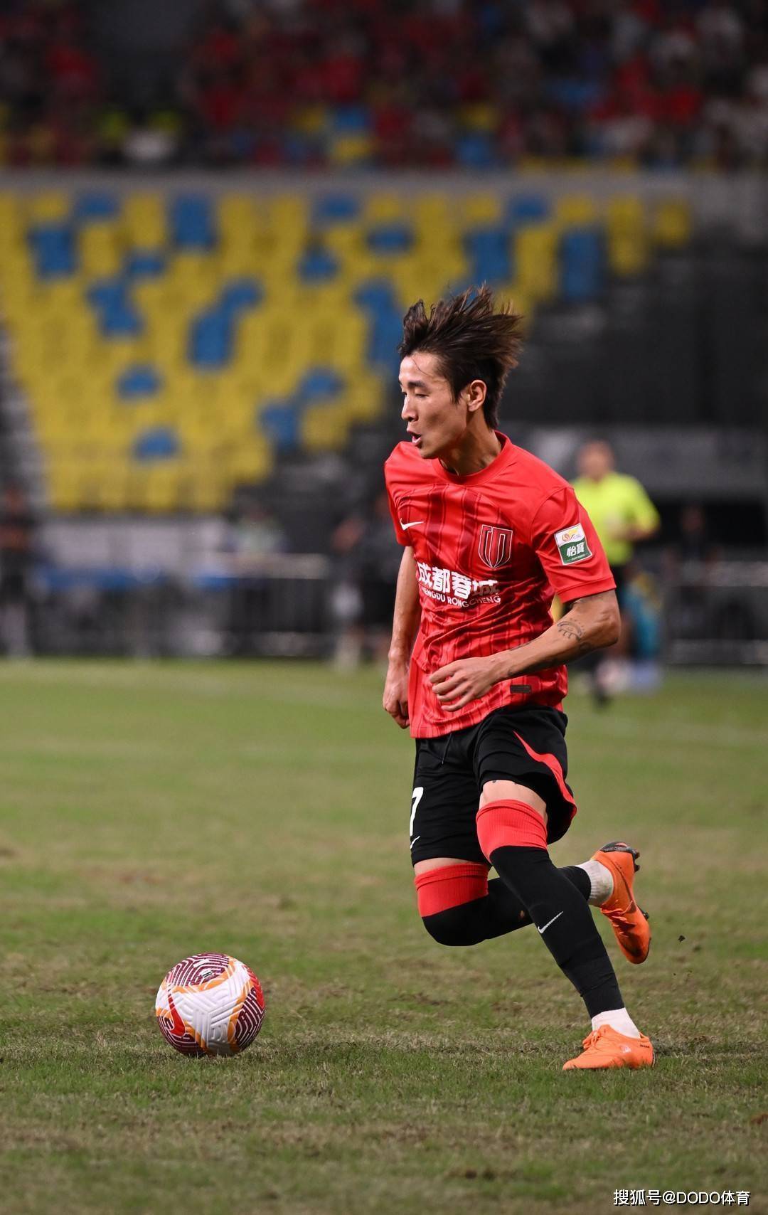 关于今夜广州队调整名单以备欧超杯,防线松动环节打磨,球迷炸锅,赛季目标并未改变的信息 关于今夜广州队调整名单以备欧超杯,防线松动环节打磨,球迷炸锅,赛季目标并未改变的信息